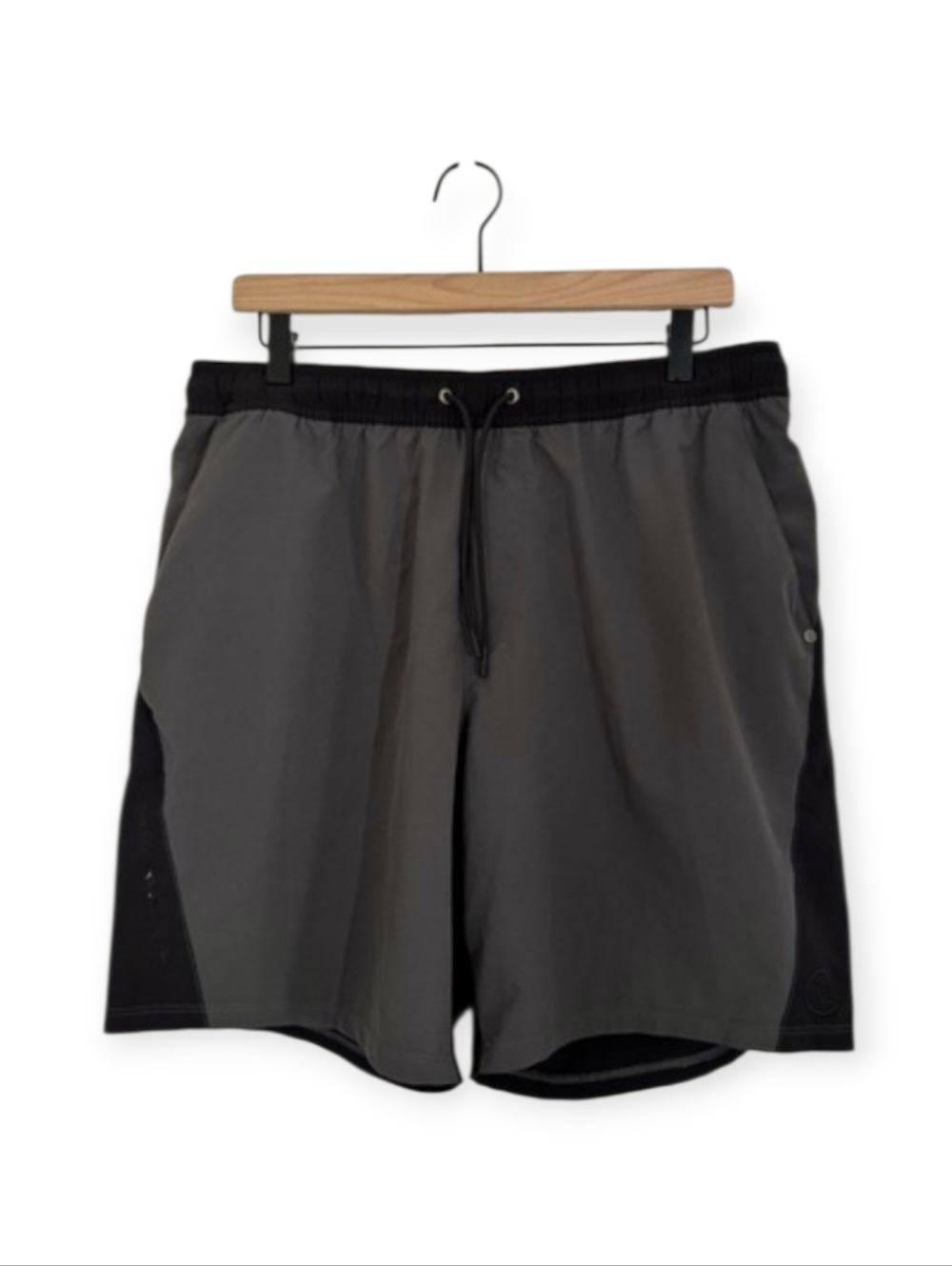 Vuori Men’s Chromatic Core Athletic Shorts Large - Picture 7 of 11